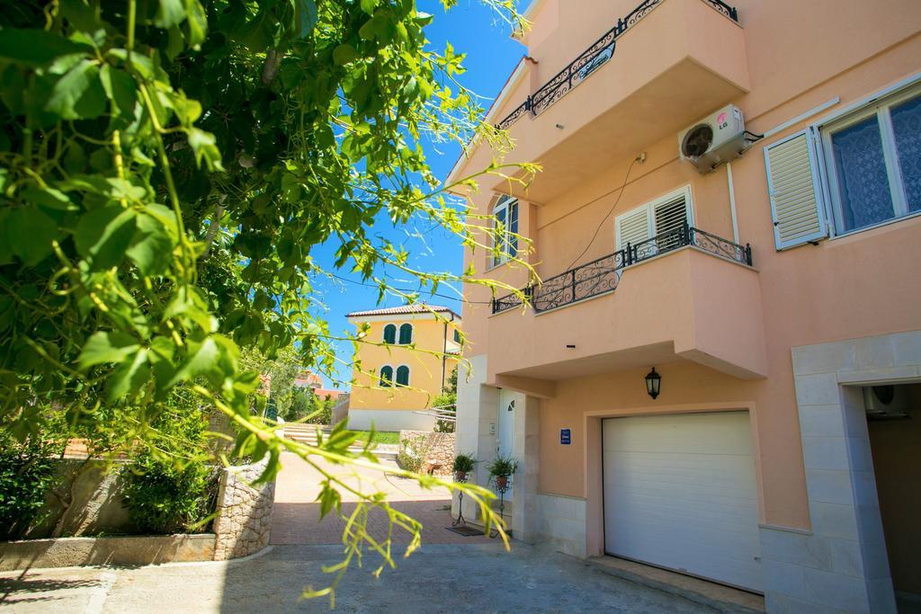 Apartments Tomulic Новалья Экстерьер фото